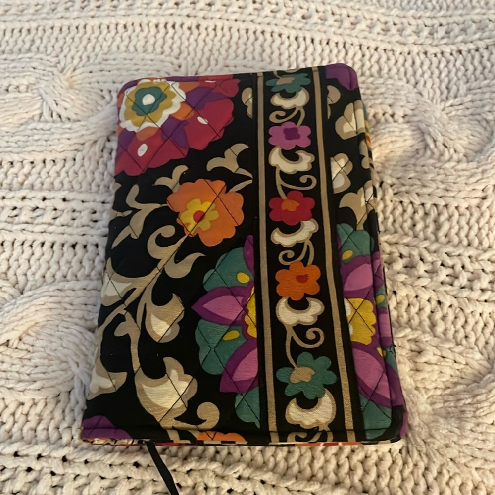 EUC Vera Bradley Kindle or paperback cover.